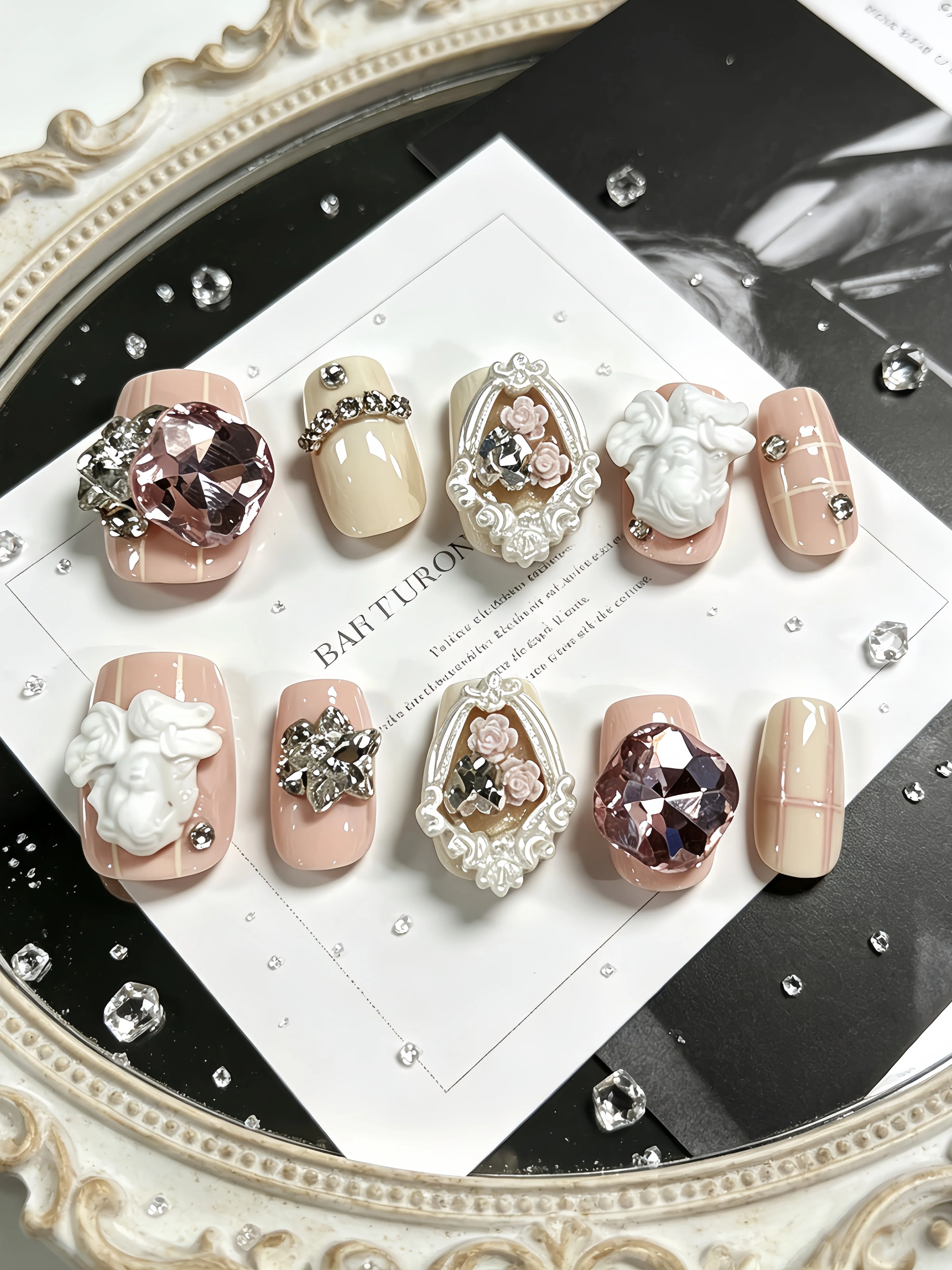 10-Piece Short Square Round Press-On Nails, Nude Pink with Light Pink Plaid Lines, European-Style Embossed Portrait Nail Art Stickers, Rococo Retro Style, Afternoon Tea Vibe, French Light Luxury Style, Elegant and Sweet Office Worker Daily Office Fake Nails
