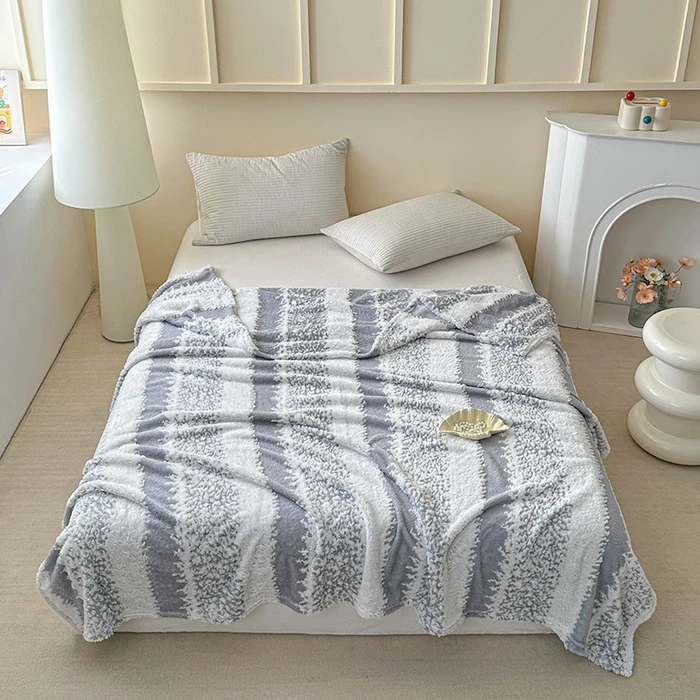 

Jacquard flannel blanket, stylish nap, Tafu air-conditioned dormitory nap, covered blanket, milk velvet thin design, new summer