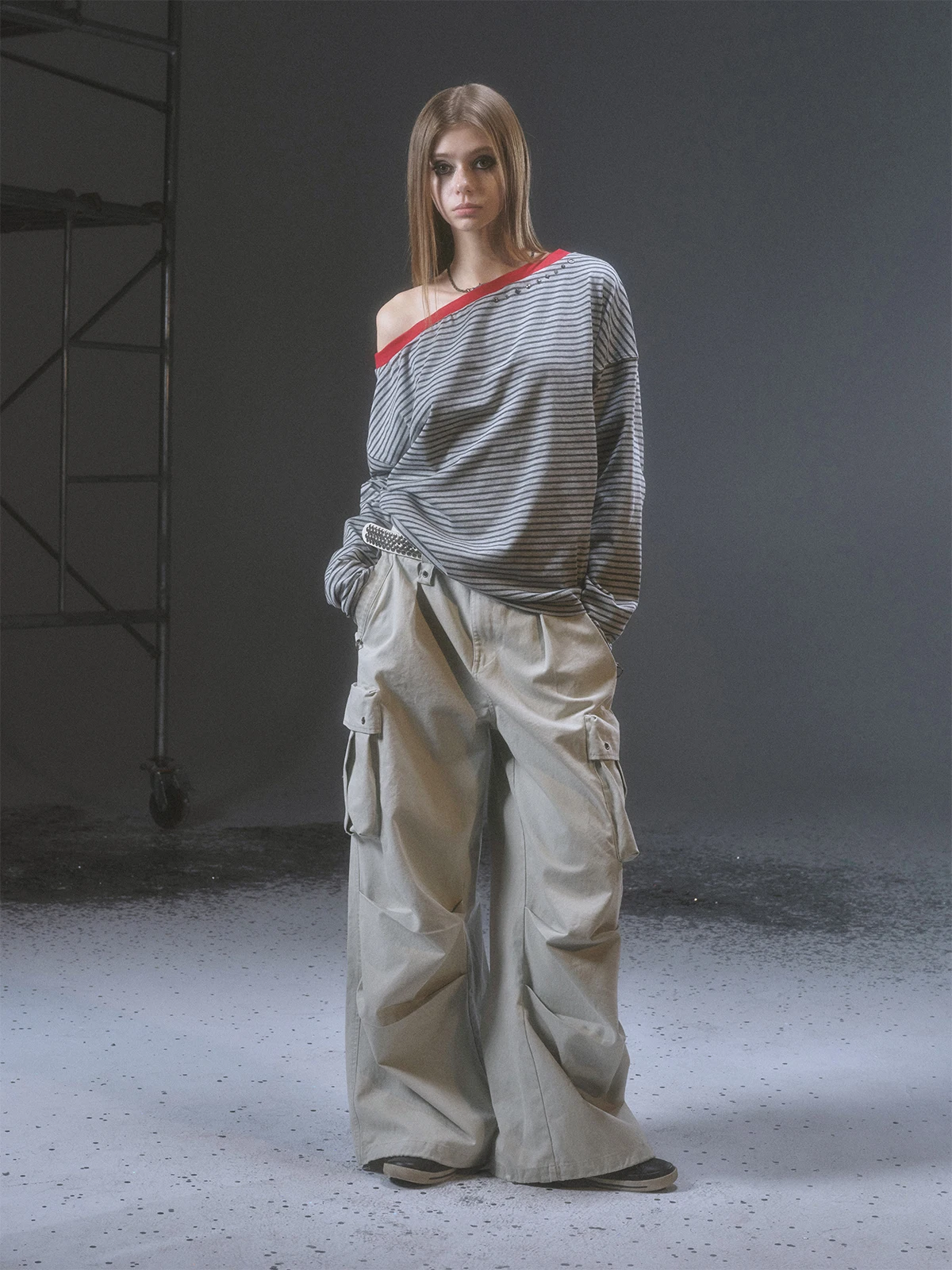 

Красная контрастная полоска oulder Bared Long Sve Punk Sle Wear And Tear T irt Свободный крой Хлопок в асимметричный дизайн из материала