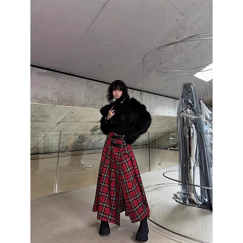 Czerwona spódnica w kratę, asymetryczna, o średniej długości, w kształcie litery A, damska, jesienno-zimowa, z wysokim stanem, wyszczuplająca, spódnice o długości do połowy łydki, styl uliczny.