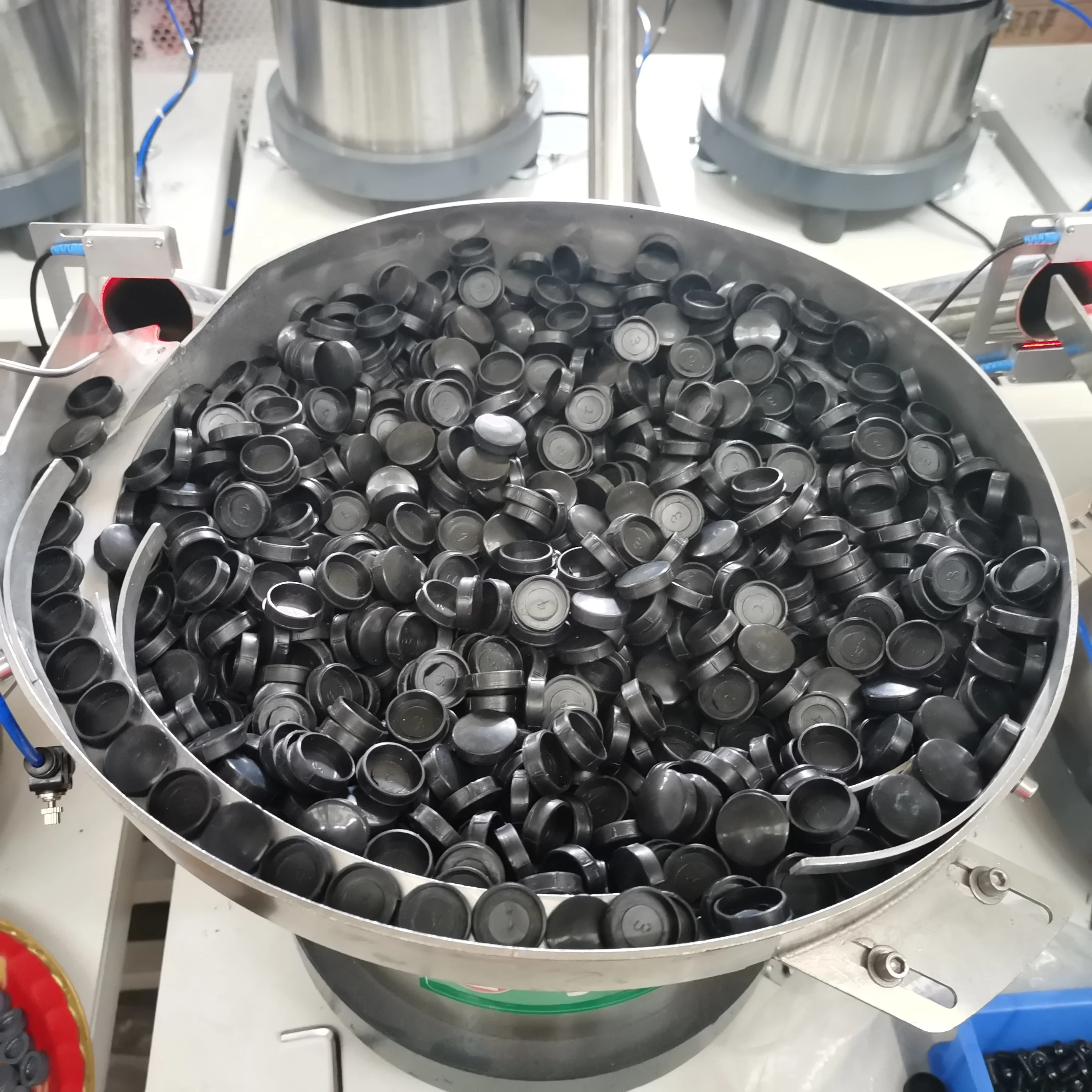 Automatic Electric Vibratory Feeding Equipment Customized Nuts Vibrating Bowl Feeder