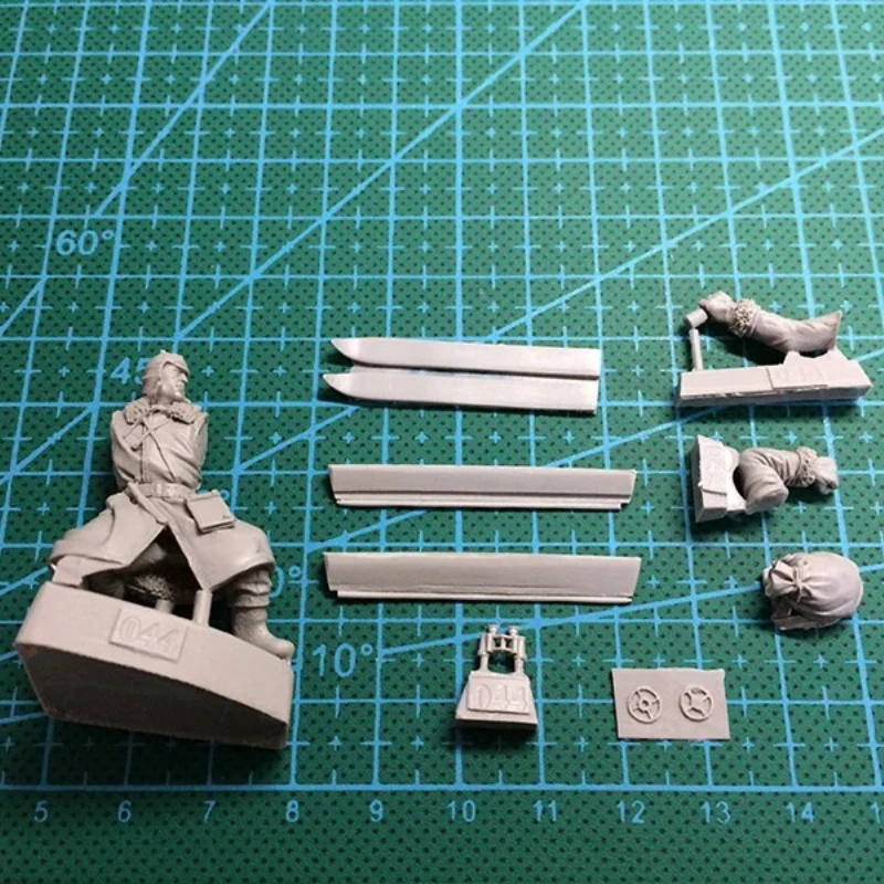 1/35 Scale Diecast Resin Figure Model Kit WWII Winter War Soviet Commander Unassembled and Unpainted