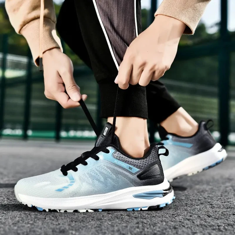 

Спортивная обувь и кроссовки. Весенне-летняя обувь большого размера из тканой сетки на шнуровке. Новая удобная и легкая обувь.