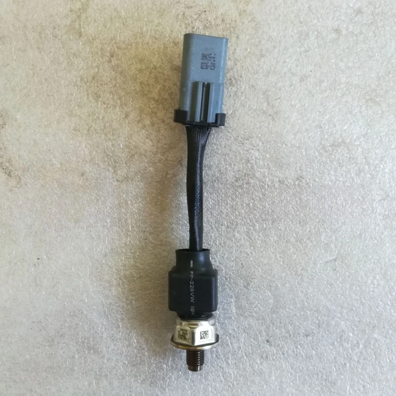 

Датчик давления в топливной рампе 2897581, совместимый с двигателями QSX15 и ISX15