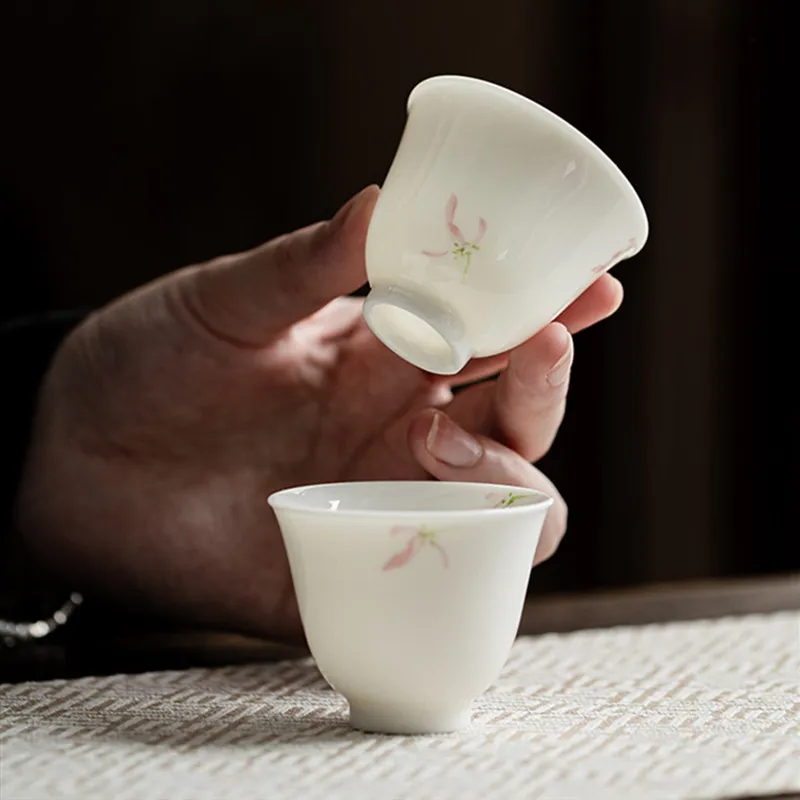 

1 Pc Chinese Handmade Ceramic Tea Cup Hand-painted Orchid White Porcelain Teacup Household Tea Bowl Travel Teaware Master Cup