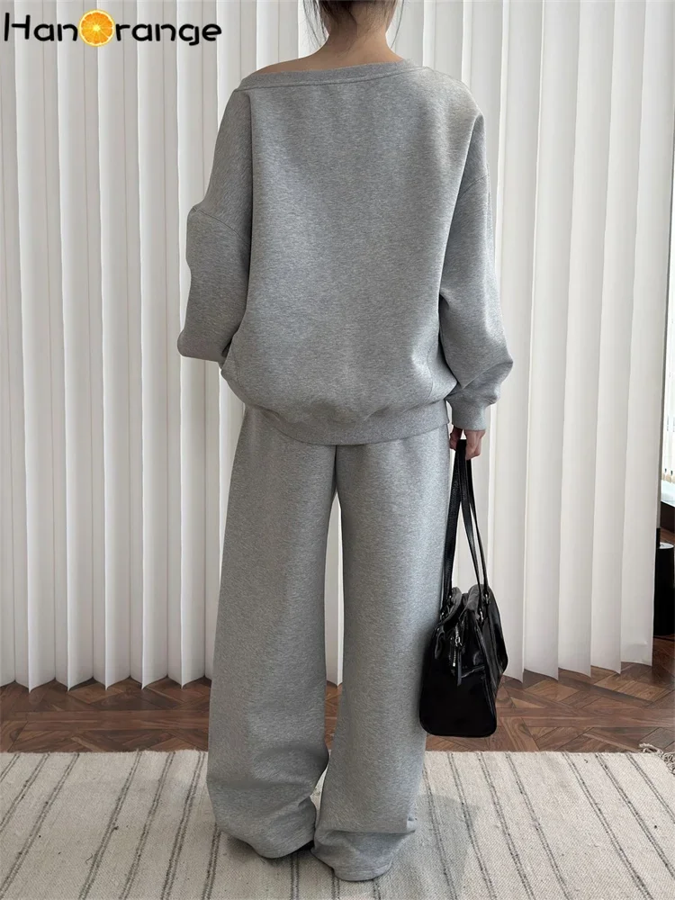HanOrange 2025 Spring Fashion Relaxation Slanted Shoulder Sweatshirt Women Loose Top Black/Light Snow Gray