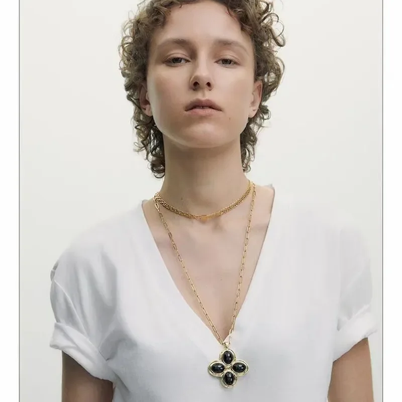 2024 new cross-border hot-selling black agate petal pendant necklace simple light luxury high-end long sweater chain