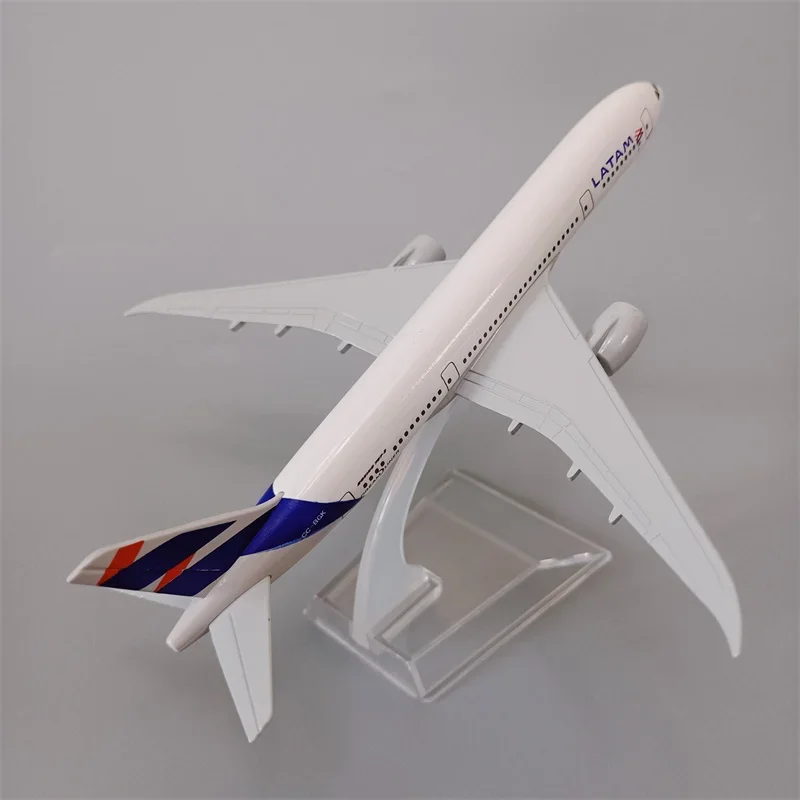 

16cm Alloy Metal Chile LAN Air LATAM B787 Airlines Airplane Model LATAM Boeing 787 Airways Plane Model Diecast Aircraft Gifts