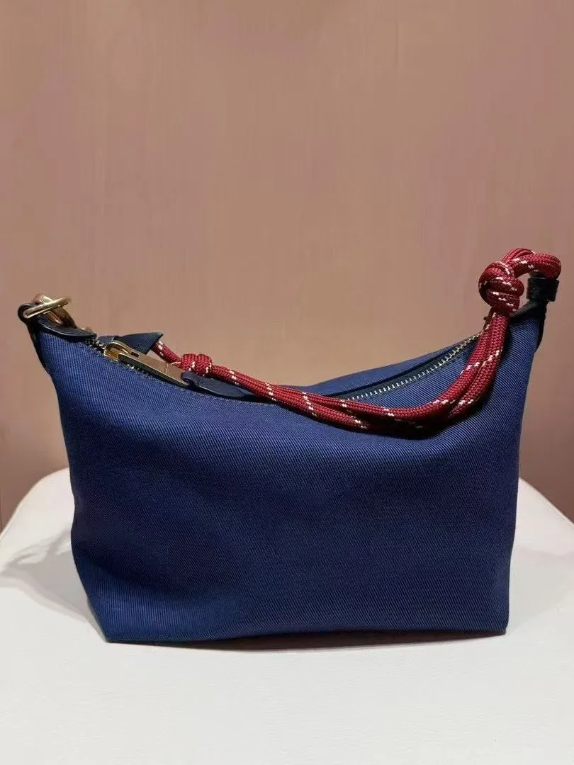 casual-canvas-shoulder-bag-women's-stylish-underarm-bag-versatile-fly-fish-design-handbag-leisure-trendy-single-strap-bag