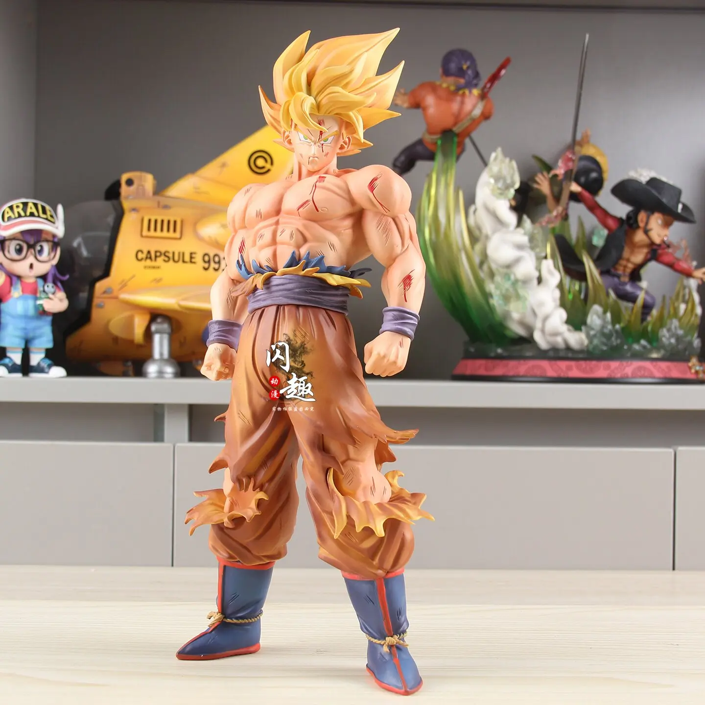 Figura Coleccionable de Goku Super Saiyan con Daños de Batalla de Dragon Ball, Artículo de Anime, Adorno de Escritorio, Regalo para Hombres