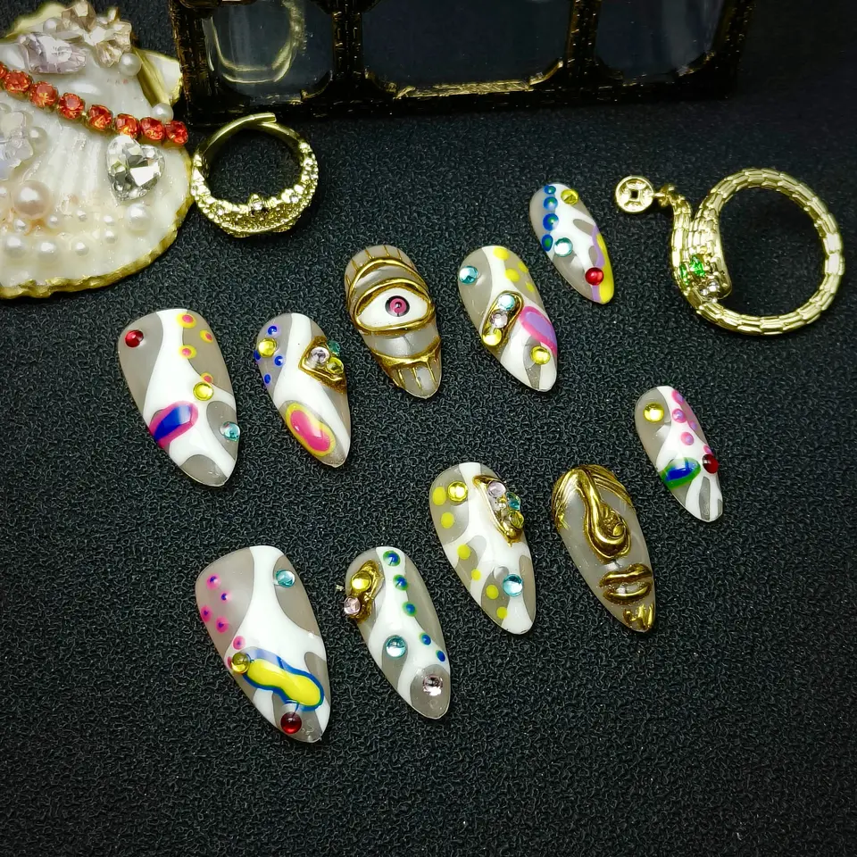 10 piezas uñas postizas de lujo vintage francesas - acrílicas almendra hechas a mano con arte abstracto dorado, caras 3D y lunares coloridos 5