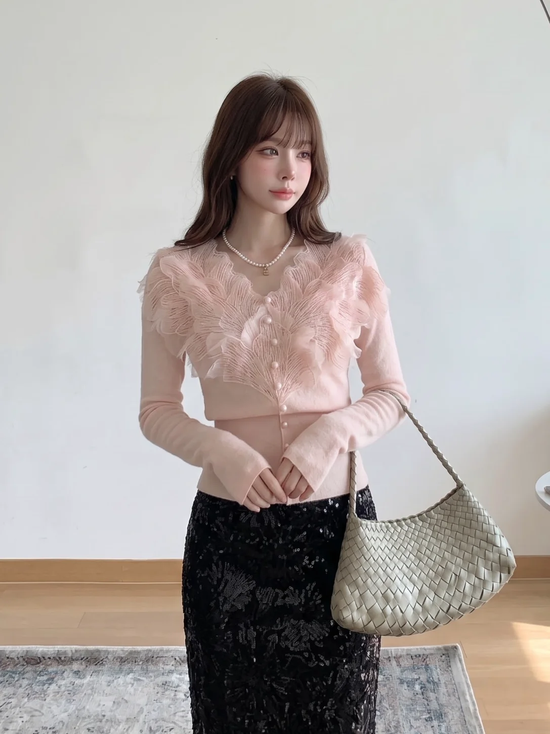 Korean Style Women's Knitted V-neck Lace Trim Sweater Slim Fit Soft Cozy Waist-cinching Slimming Top Autumn Fashion