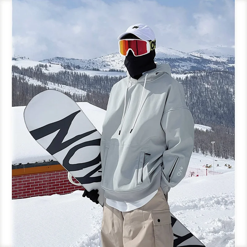 Felpe per Sciare: La Scelta Perfetta per l’Outfit Invernale sulle Piste