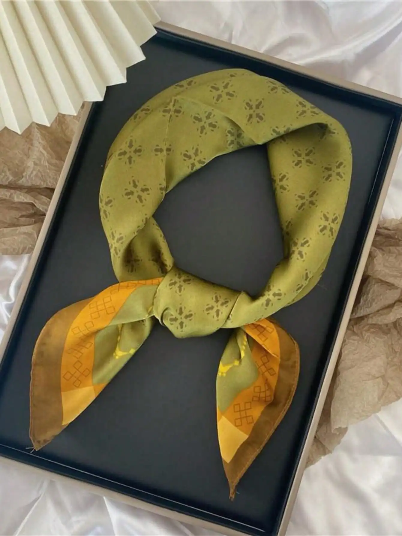 

Fashion printed silk satin headscarf, women's shawl scarf, approximately 28 x 28 inches, suitable for all seasons