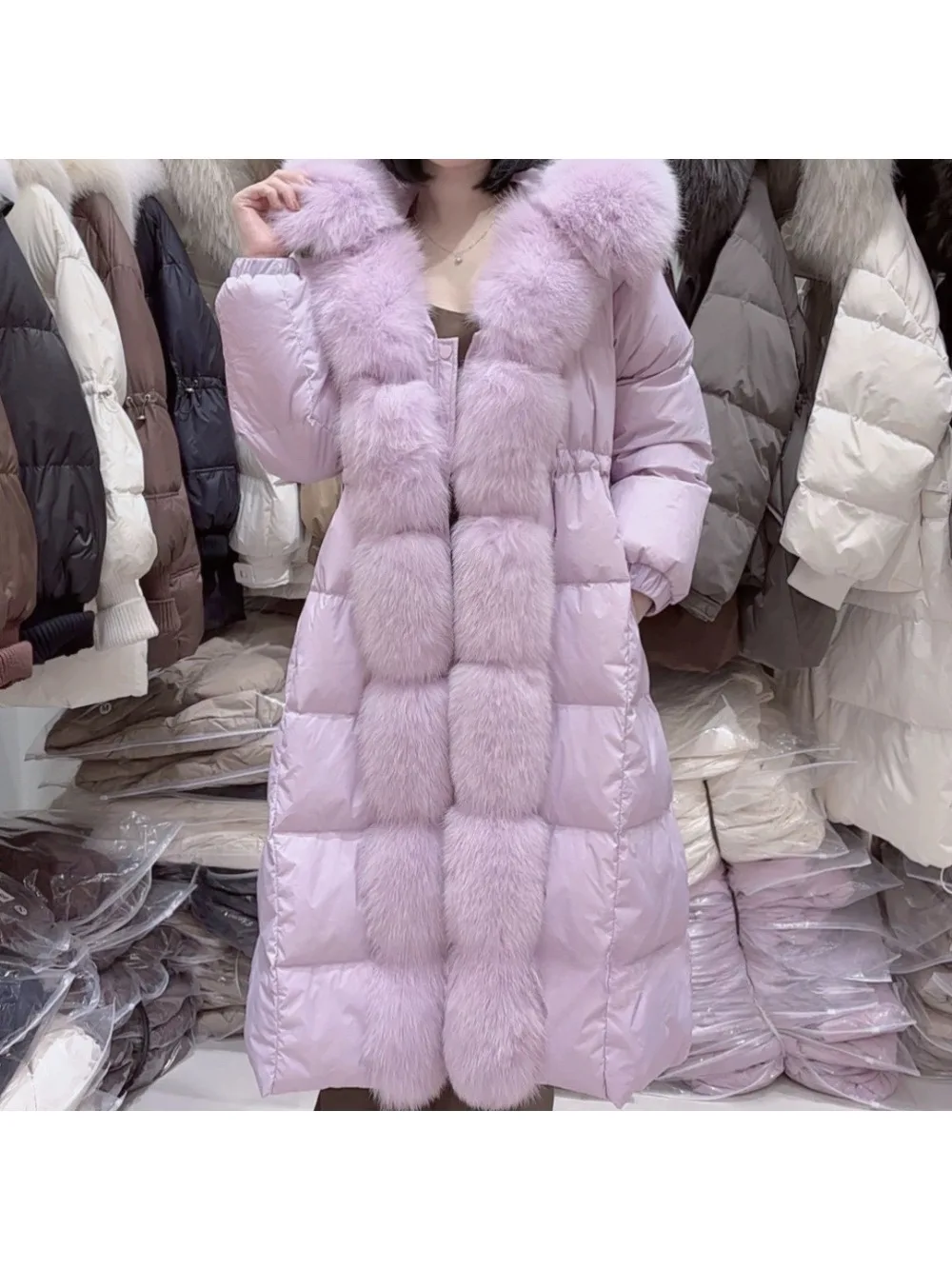 مقنعين 2025 أنثى الأبيض أوزة أسفل معطف مقاوم للماء سترات دافئة ريال فوكس الفراء الشتاء الملابس للنساء سليم طويل سترة منفوخة