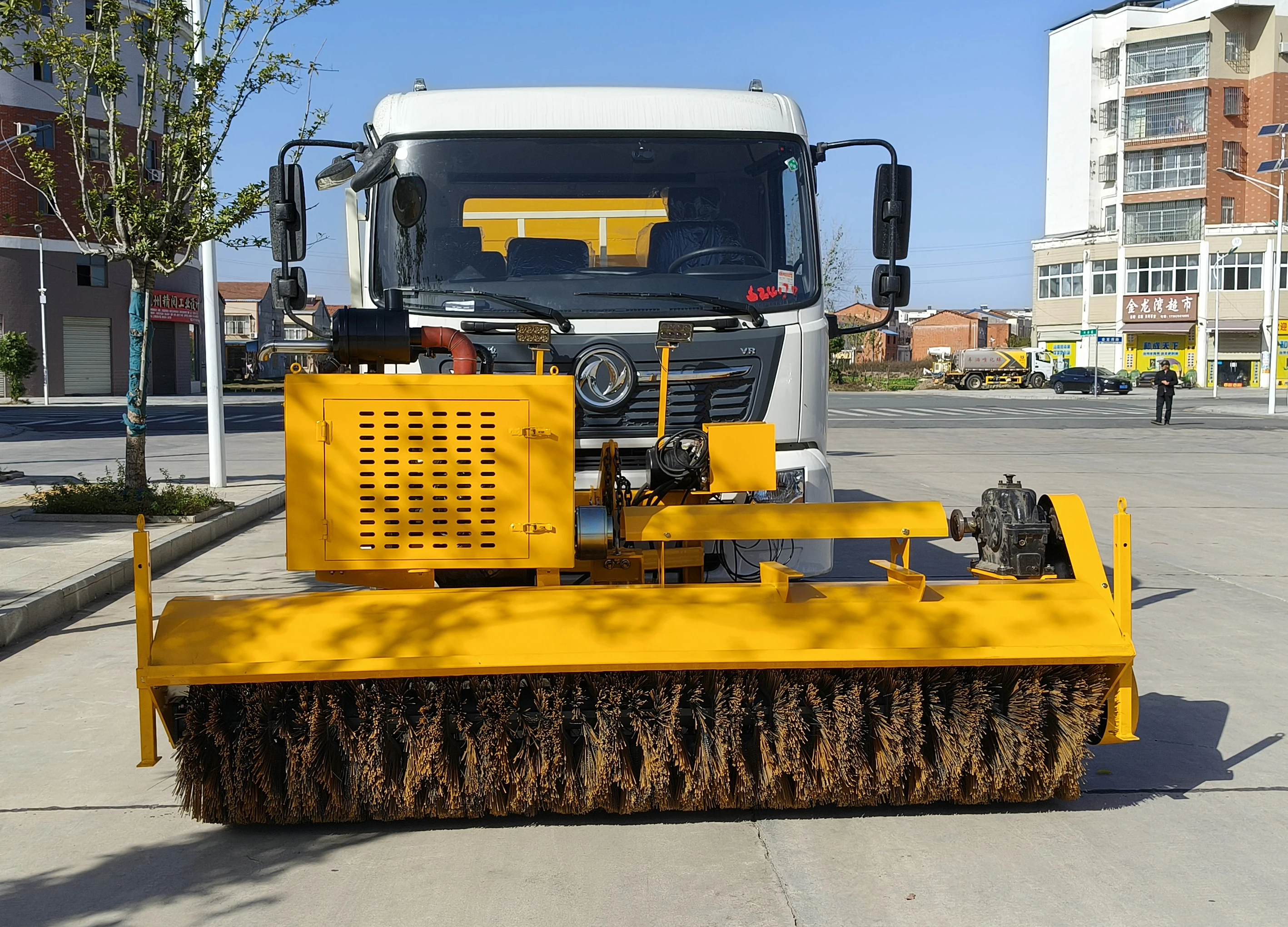 Customized Self-driven Wheel Brush Snow Remover Snowplow Winter Sweeper for Winter Roads