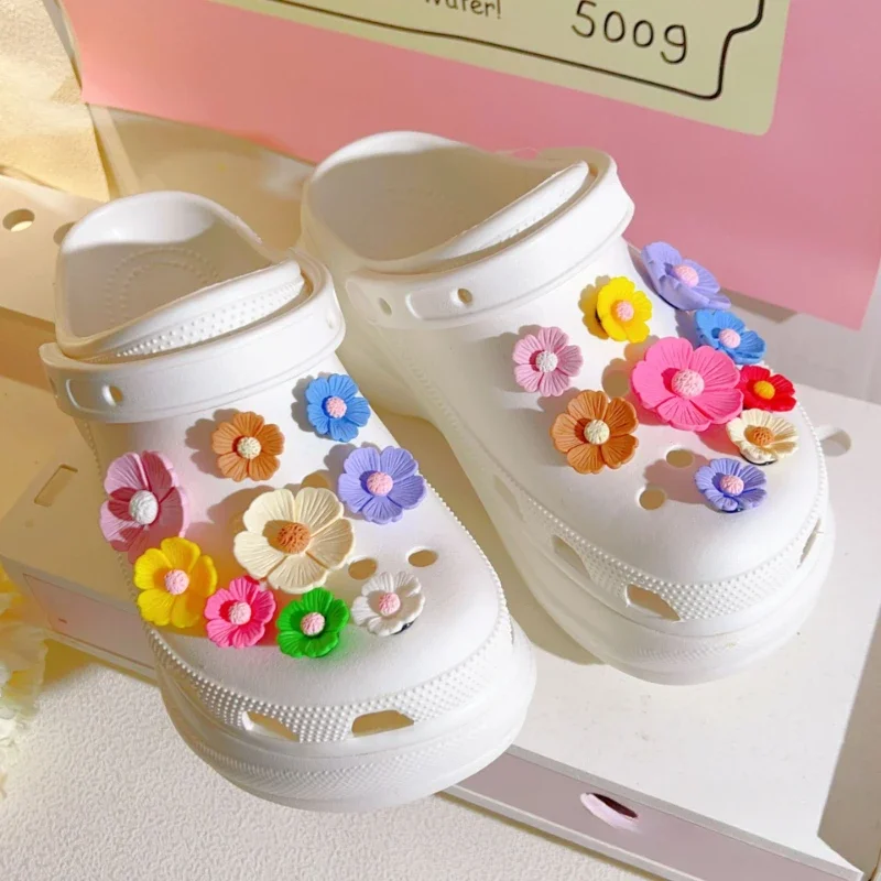 2024 Hot Selling Perforated Shoe Accessories Floral Shoe Buckles Decorative Uppers Shoe Flowers Five Petal Flowers Girls Gift