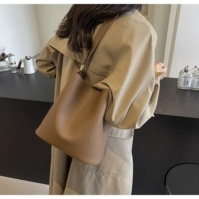 

New Luxury Fashion Designer Shoulder Crossbody Bag for Women Commuting Bucket Handbag Lady High Quality Underarm Hand Bag Bolsos