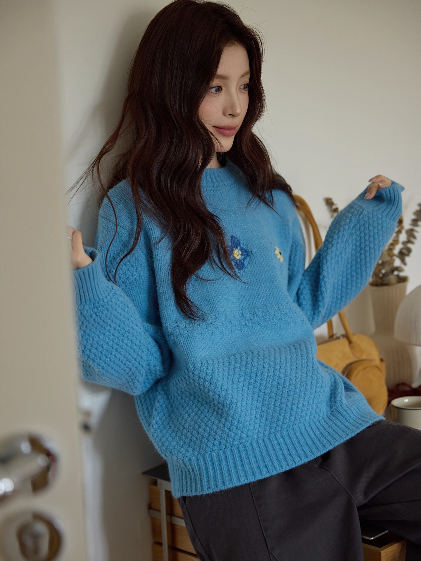 

Blue Thickened round Neck Sweater Women's Winter Lazy Loose Knitted Top Embroidered Comfortable Long Sleeve Commute Style