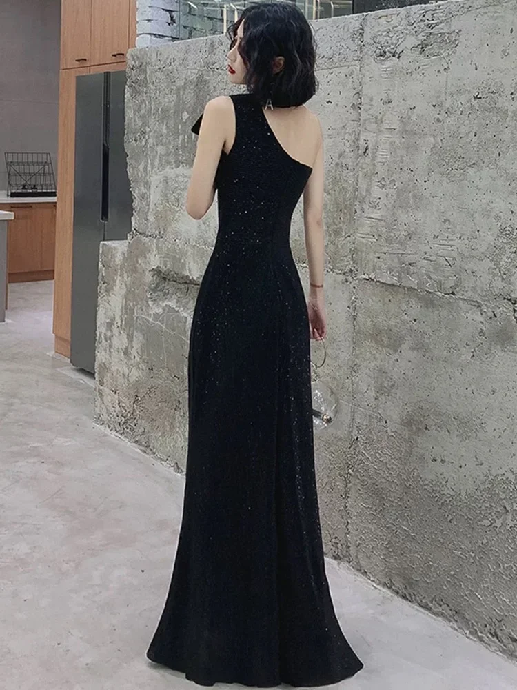 Black No. 53 small evening dress for women, banquet, high-end feeling, annual meeting host, temperament, celebrity, long catwalk