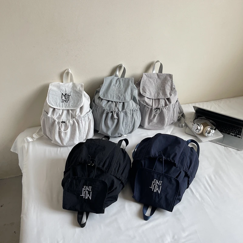 حقائب ظهر عصرية جديدة غير رسمية لعام 2025 ذات جودة عالية وحقائب ظهر محمولة ذات سعة كبيرة وبسيطة ومتعددة الاستخدامات على الطراز الكلاسيكي للنساء