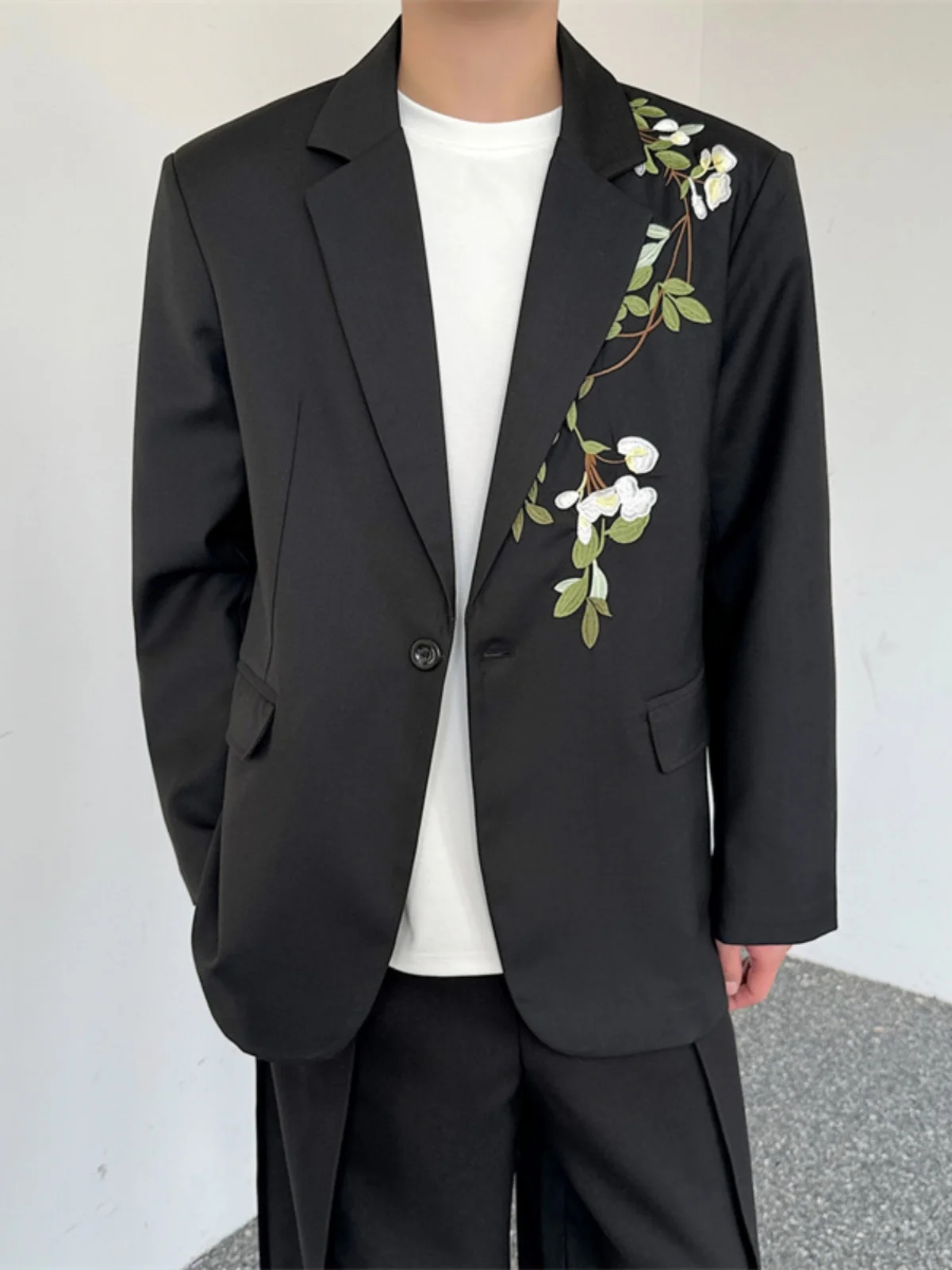 

Новый китайский повседневный пиджак свободного кроя с одной пуговицей, вышивкой и градиентным дизайном «Цветы чая» для мужчин и женщин
