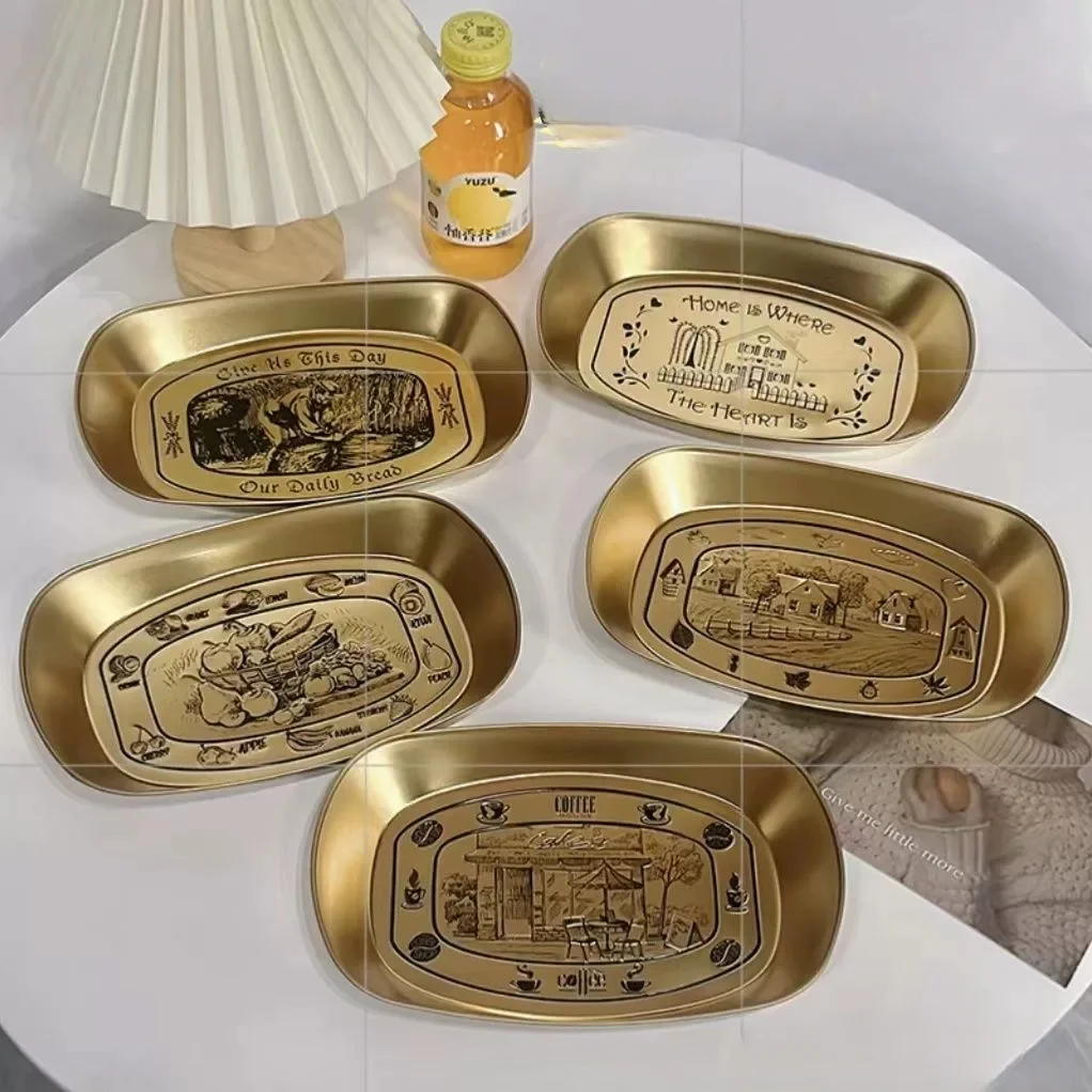 This creative retro American-style metal tray is suitable for holding candy, fruit, snacks, sundries, and camping tableware.