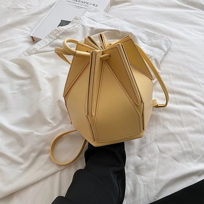 Fashion Women\'s Bucket Shoulder Bag 2022 New Personality Drawstring Small Handbag All-match Chic Crossbody Bags for Party