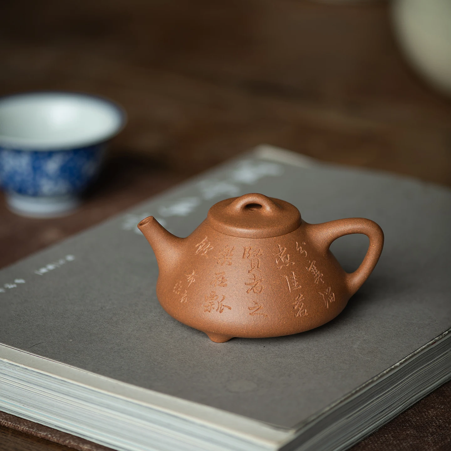 

Специальное предложение студийного производства: необработанная руда, грязь со старой секцией, горшок для литерати, горшок Ziyeshi Piao ручной работы, резной и окрашенный.