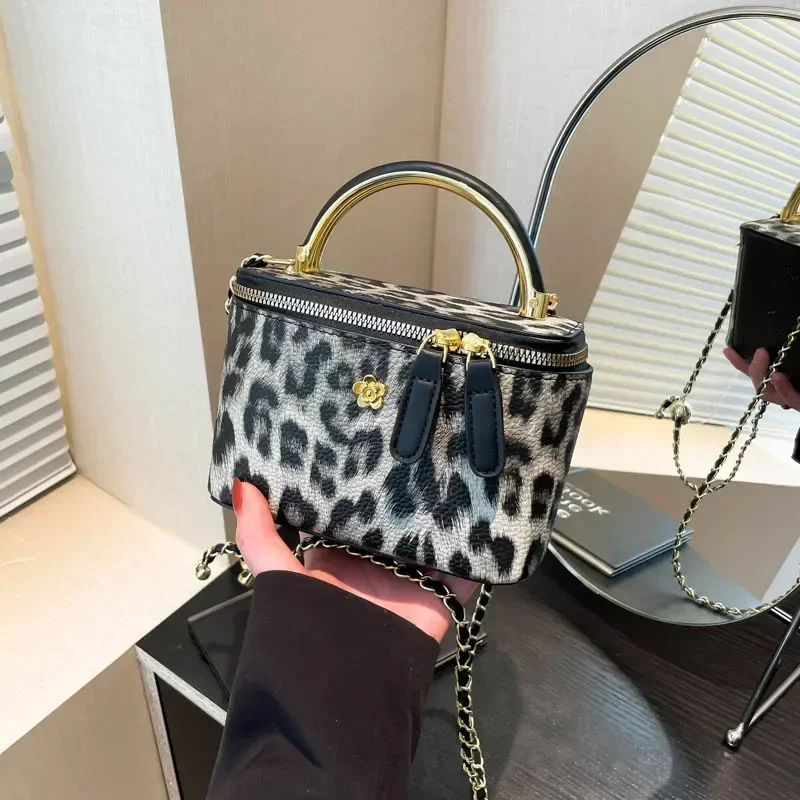 

High-End Leather Commuter Bag - Fashionable Crossbody Messenger For Women, Minimalist Parisian Vintage Shopper