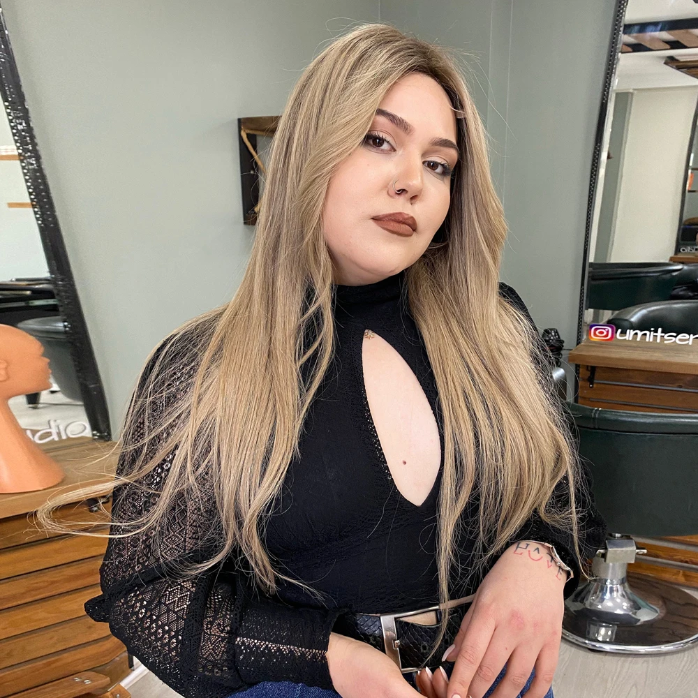 

Синтетический парик с эффектом балаяж цвета пепельного блонда, с кружевной передней частью, из высококачественного волокна, многослойный, прямой, для косплея и вечеринок.