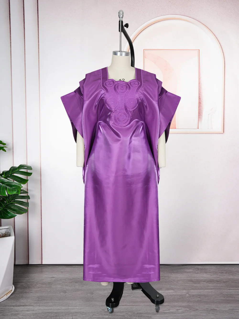 

Новые африканские платья для элегантных женщин: вышитые атласные бубу-платья, абайи, кафтаны, вечерние наряды, дашики, традиционная одежда из ткани Анкара.