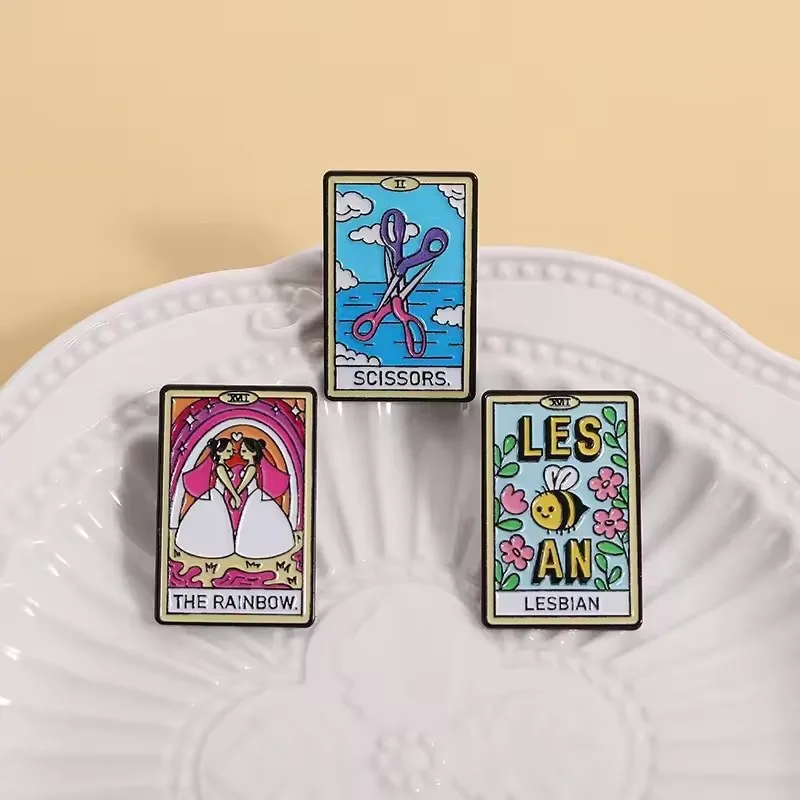 مثليه مثلي الجنس فخر التارو بطاقة بروش المينا دبابيس مخصص قوس قزح العرائس مقص بروش شارة التلبيب مجوهرات هدية يحب الأصدقاء