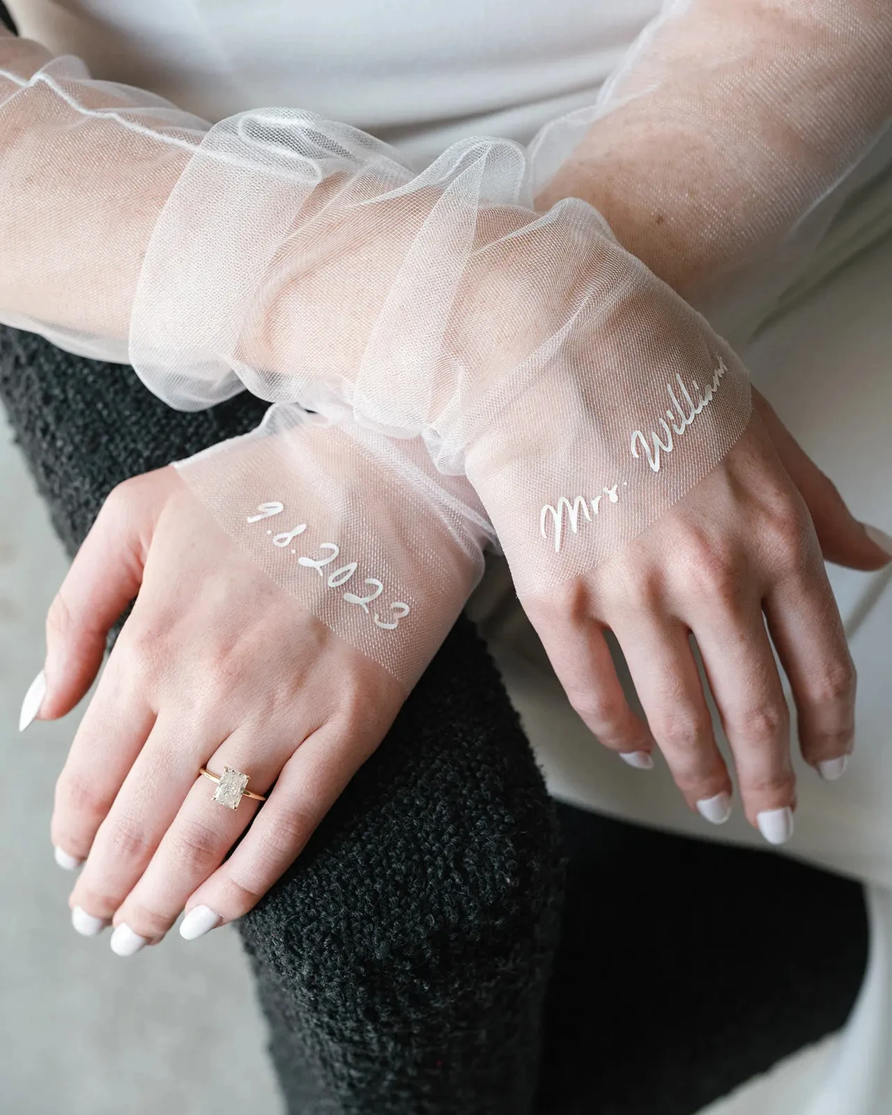 Guantes de novia largos de tul sin dedos, guantes transparentes elegantes, accesorios de boda, mangas con estampado de palabras, guantes de lujo para mujer