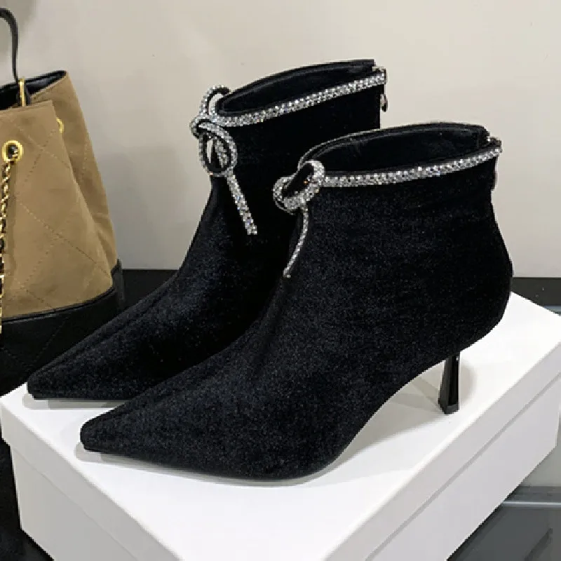 

Сексуальные бархатные ботильоны с острым носком для женщин, роскошные зимние дизайнерские короткие ботинки со стразами и бабочкой, модные вечерние банкетные туфли на каблуке