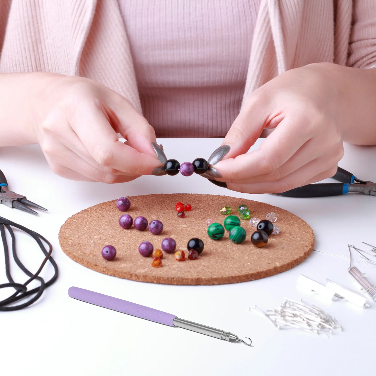 أداة ارتداء السوار، فتاحة بمشبك قابل للسحب للنساء، مساعد مجوهرات، قبضة مريحة، تصميم محمول، جميع الأساور والمجوهرات