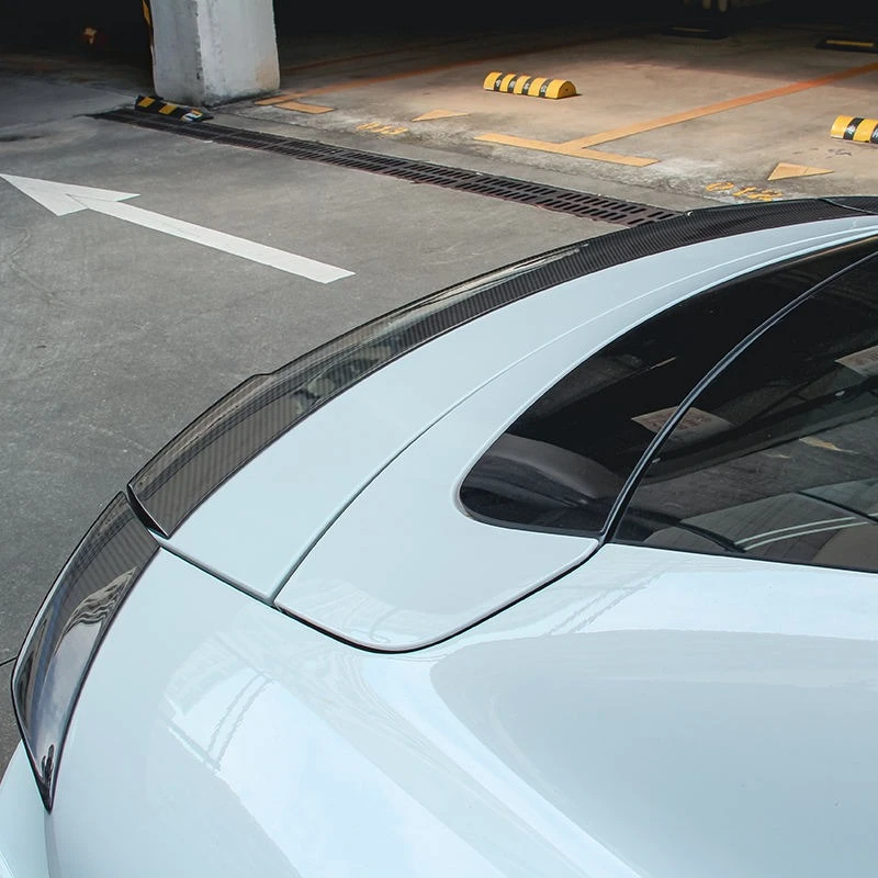 حصريًا 2025 أجزاء ألياف الكربون الجافة Ducktail الخلفي سبويلر جذع الشفاه لبورشه تايكان 4S