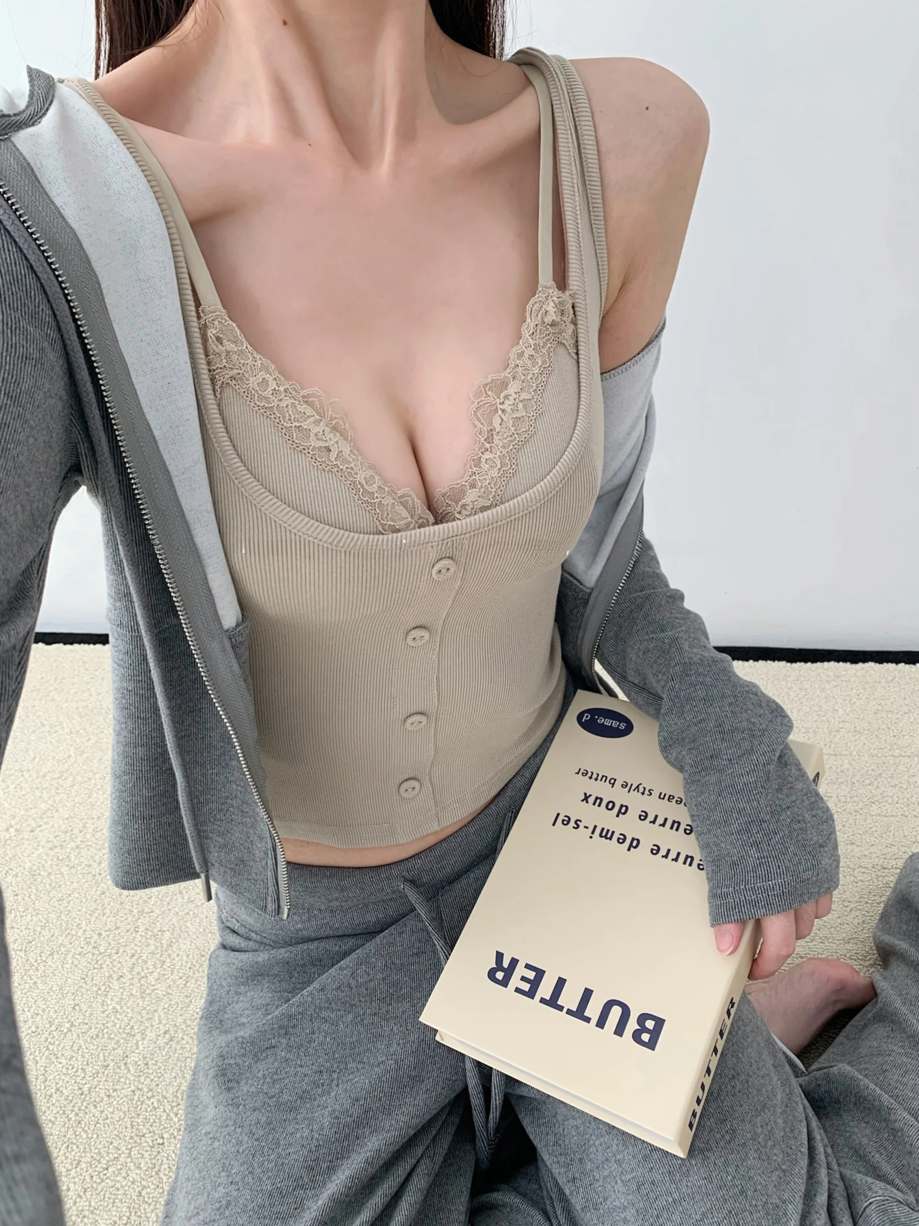 

Korean Sle Lace Crop Top with Padded Strap Vest Women Sexy Slimming ort Outerwear Trendy Csole Tank Top Inner Wear