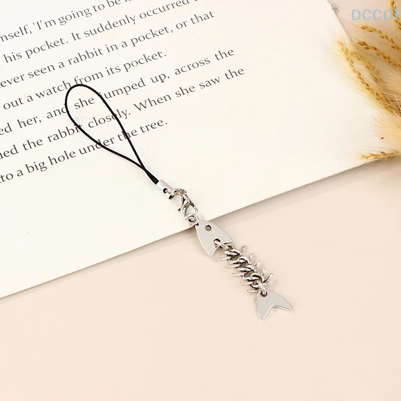 Y2K Creative Fishbone Mobile Phone Chain Metal Fish Bone Phone Lanyard Cell Phone Charm Keycord Accessories