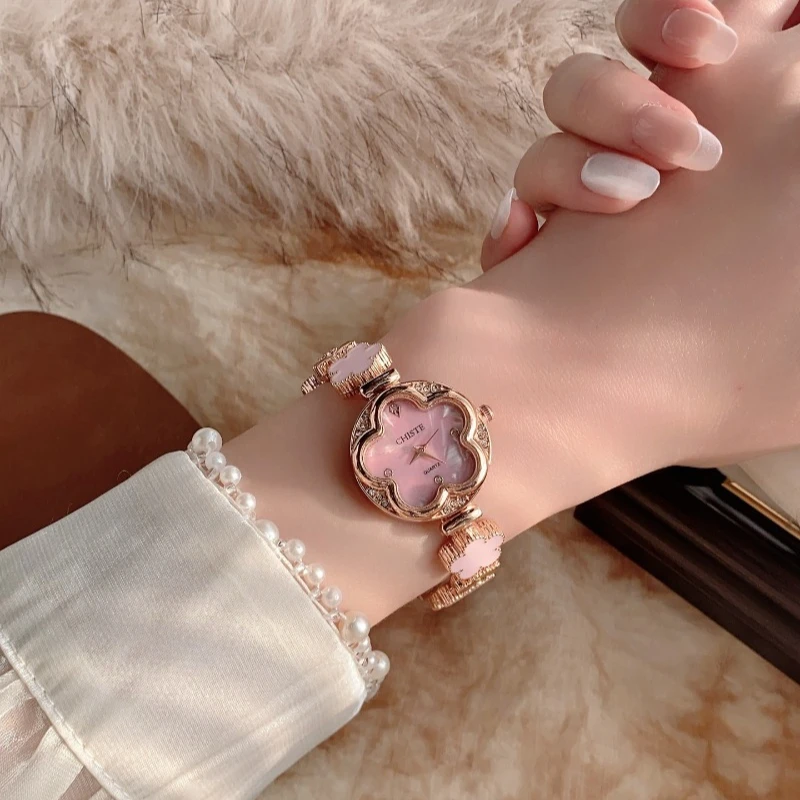 Ladies Watch, Four-leaf Clover Flower Bracelet, High-end Temperament Quartz Watch.