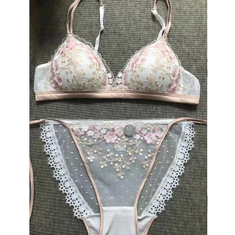 Girls Thin Underwear Sexy Embroidered Flower Bra Set No Steel Ring Underwear Sets Big Breasts Small Lingerie with Panty