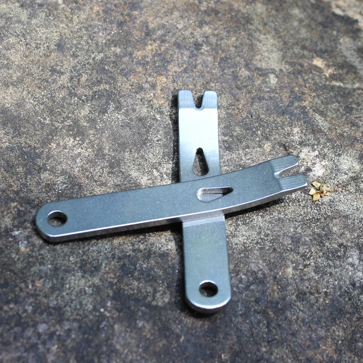 أداة جيب صغيرة من الفولاذ المقاوم للصدأ، قضيب رفع للناجين في الهواء الطلق، أداة يدوية مدمجة متعددة الوظائف