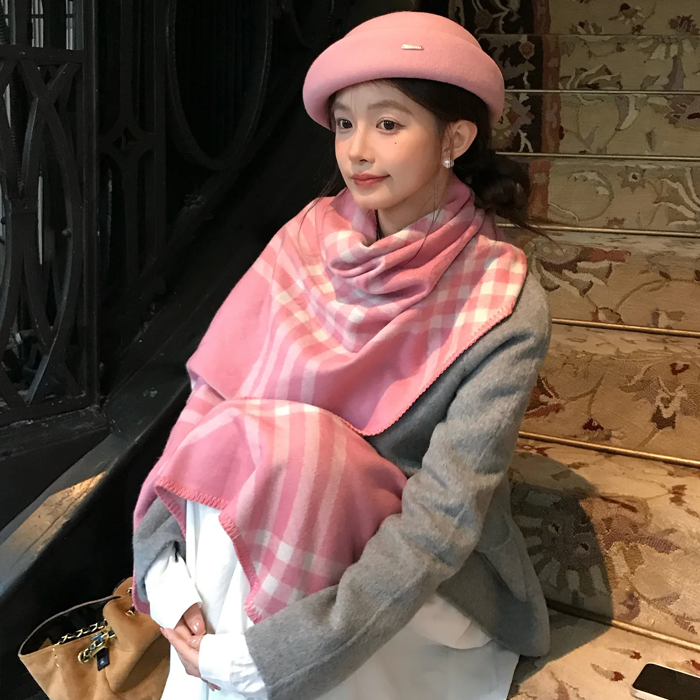 2026 عالية الجودة الوردي الكلاسيكي منقوشة وشاح المرأة الخريف والشتاء موضة جديدة الأوشحة الفاخرة شال طويل دافئ وسميك