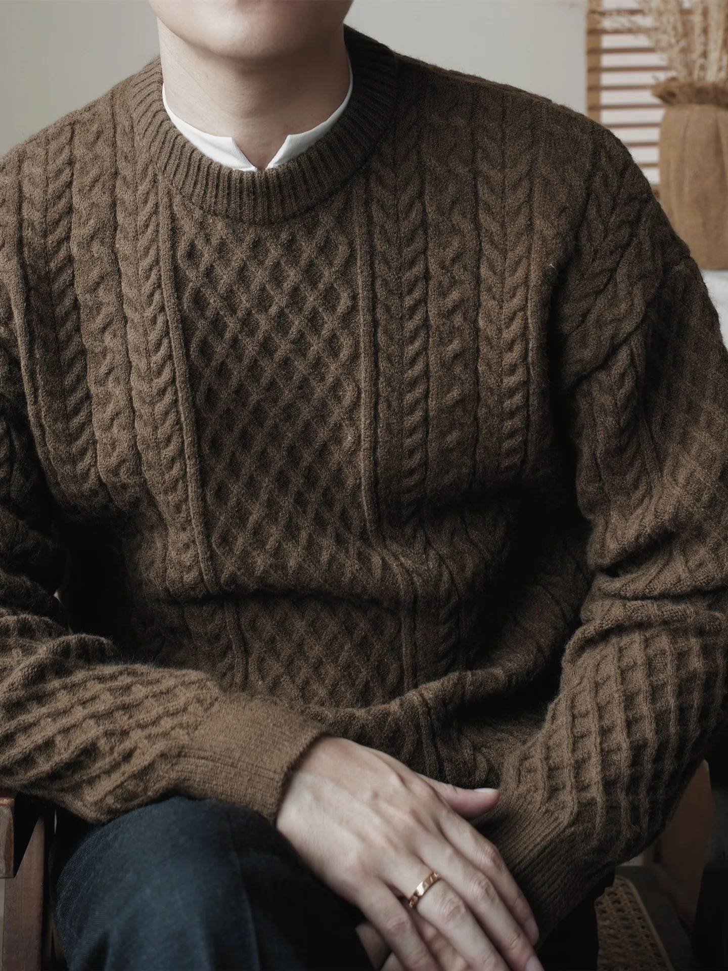 Autumn and winter round neck twist pattern warm old money loose casual long-sleeved black knitted sweater