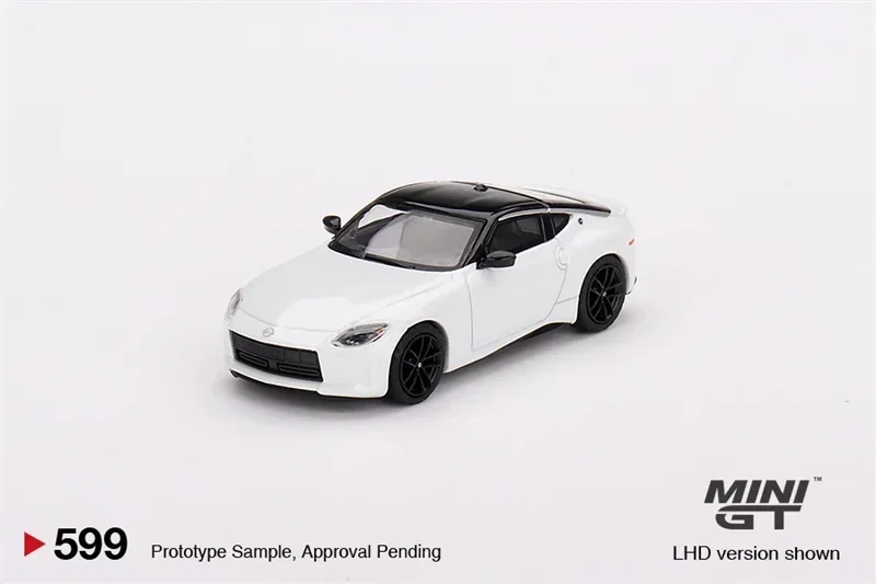 

Литая под давлением модель автомобиля MINI GT 1:64 Z Performance 2023, Everest White с левым рулем