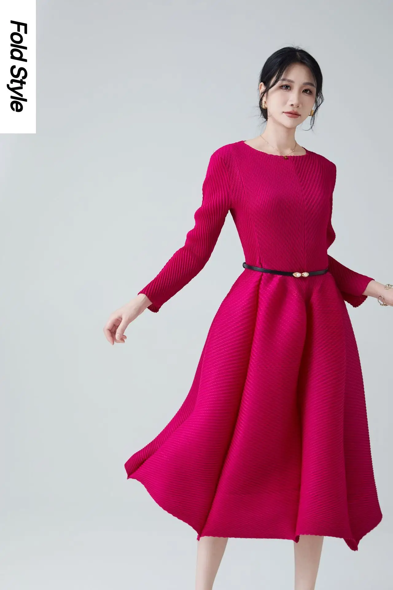 

Miyake 2025 Spring New Temperament Elegant Pleated Dress High Sense Loose and Thin Bud Skirt