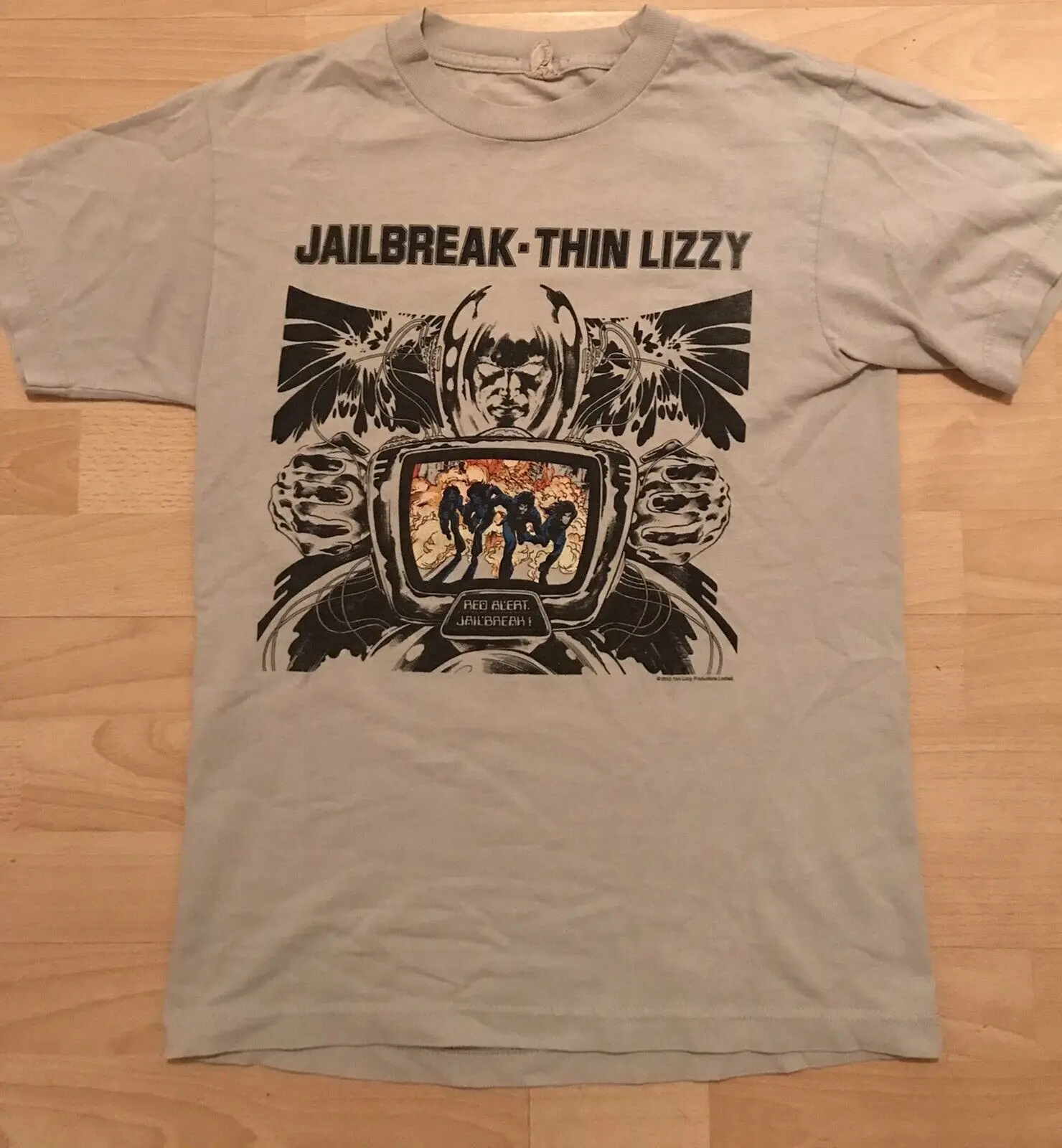 Винтажный 1976 тонкий телефон с рисунком сзади