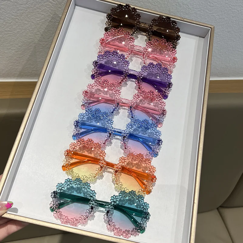Blumenförmige Sonnenbrille für Mädchen, stilvolle mehrfarbige Dekor-Sonnenbrille für Kinder, trendige neue süße Kinder-Sonnenbrille