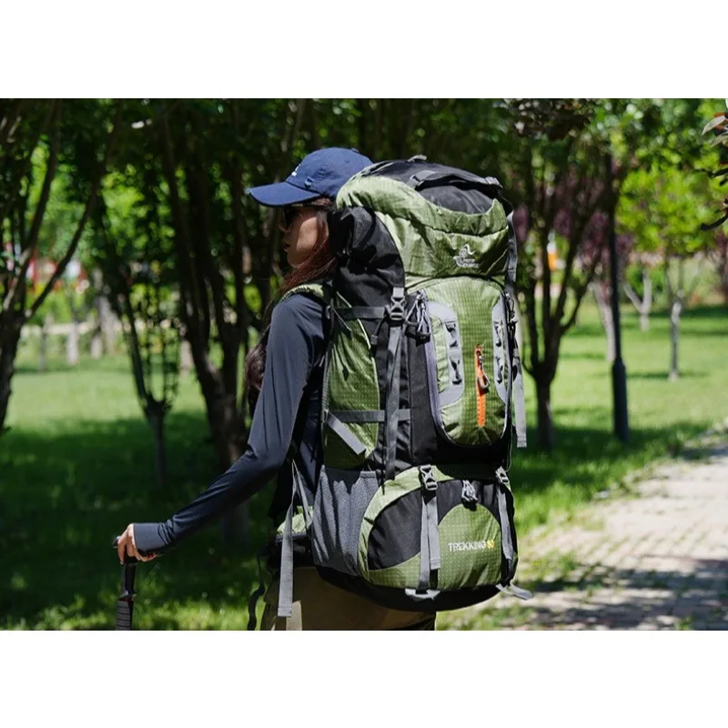 

Ultra Large 80L Trekking Backpack, Wear Resistant Breathable Mountaineering Pack, Unisex Camping Travel Rucksack
