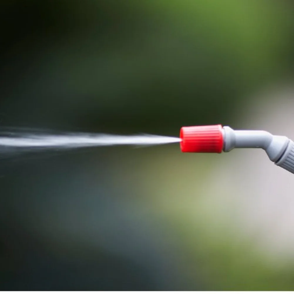 

Набор из 4 регулируемых распылительных насадок для садового шланга и системы орошения. Используйте эстелирующий индивидуальный поток воды для наружного применения.